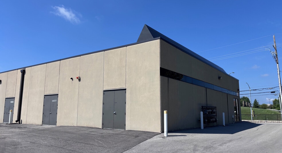 More Photos Of 15000-15042 W 106th St, Lenexa Flex For Lease