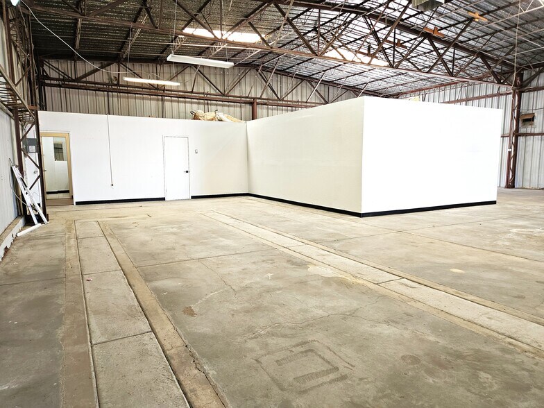 More Photos Of 3829 Rising Sun Rd, Bullhead City Distribution For Lease