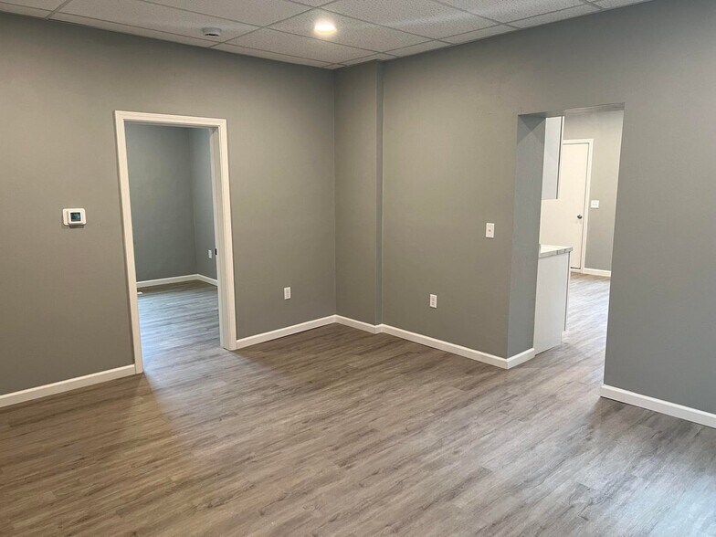 More Photos Of 1410 Washington St, Manitowoc General Retail For Sale