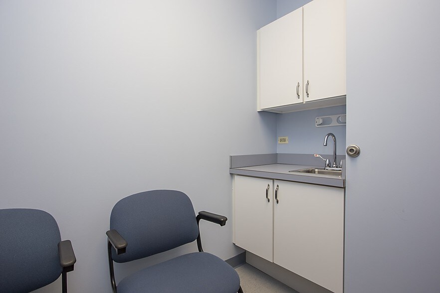 More Photos Of 28369 Davis Pky, Warrenville Office For Lease