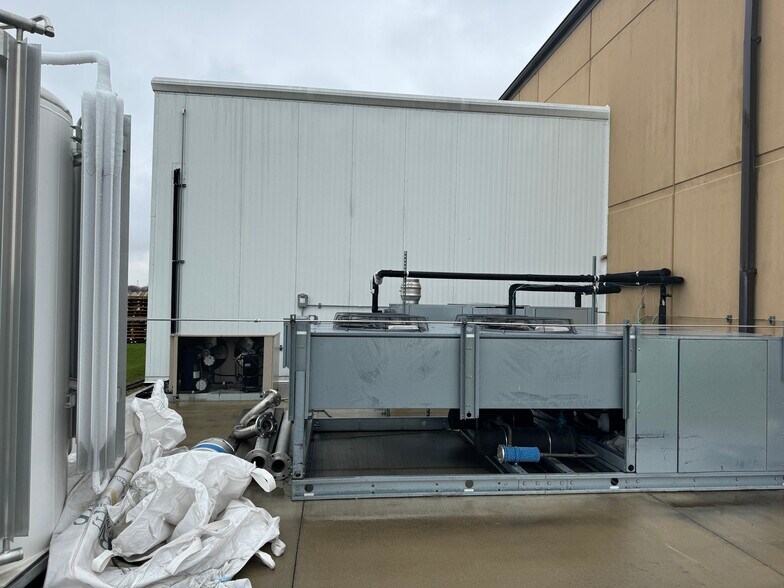 More Photos Of 572 Brewery Ln, Bourbonnais Distribution For Lease