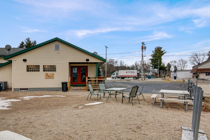 More Photos Of 617 E North St, Poynette Restaurant For Sale