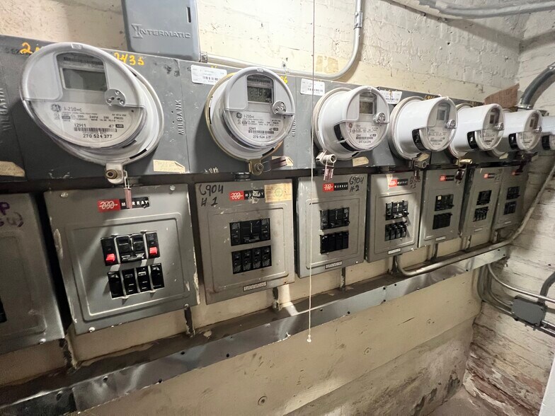 More Photos Of 2433 W 69th St, Chicago Apartments For Sale