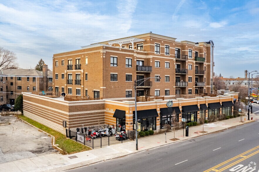 More Photos Of 2633 W Bryn Mawr Ave, Chicago Apartments For Lease