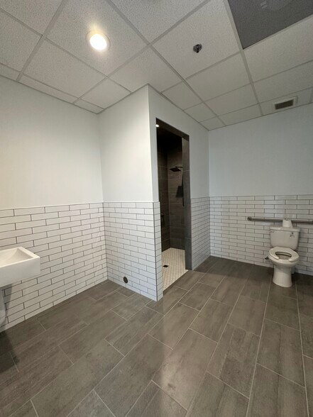 More Photos Of 6914 Brisbane Ct, Sugar Land Medical For Lease