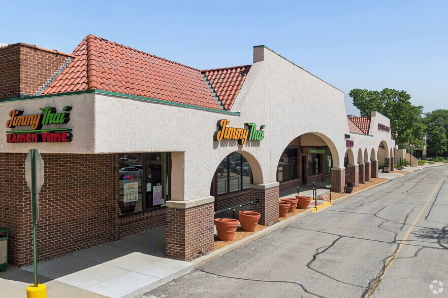 More Photos Of 401-499 Lake Cook Rd, Deerfield Storefront For Lease