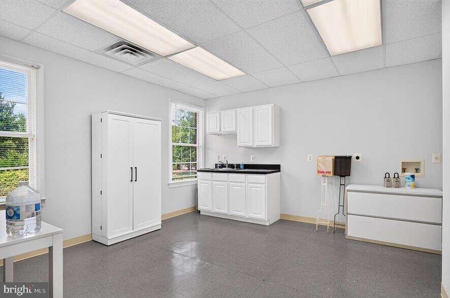 More Photos Of 7119 Salem Fields Blvd, Fredericksburg Office For Lease