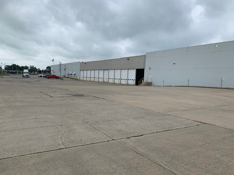 More Photos Of 615 N Agner Rd, Ottawa Manufacturing For Sale