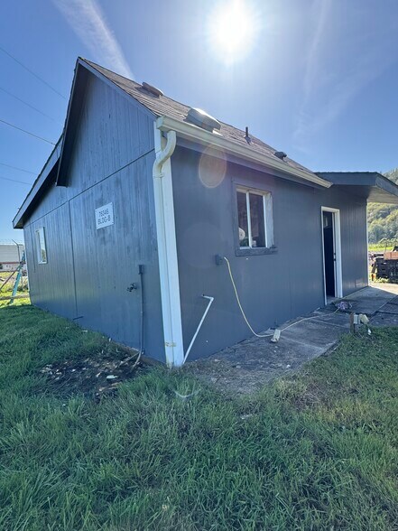 More Photos Of 76346 Barton Rd, Rainier Warehouse For Sale