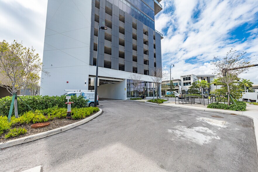 More Photos Of 800 N Federal Hwy, Hallandale Beach Office For Sale