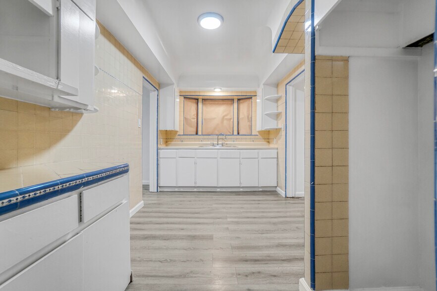 More Photos Of 162 W 65th St, Los Angeles Multifamily For Sale