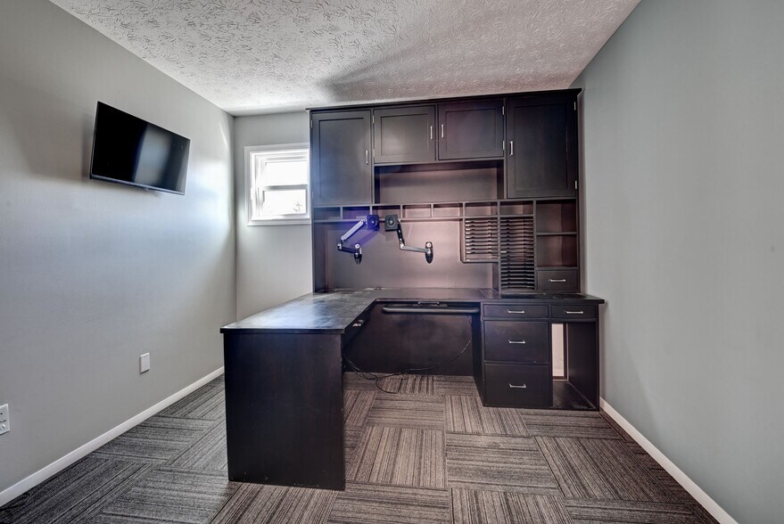 More Photos Of 7500 OH-515, Millersburg Flex For Lease