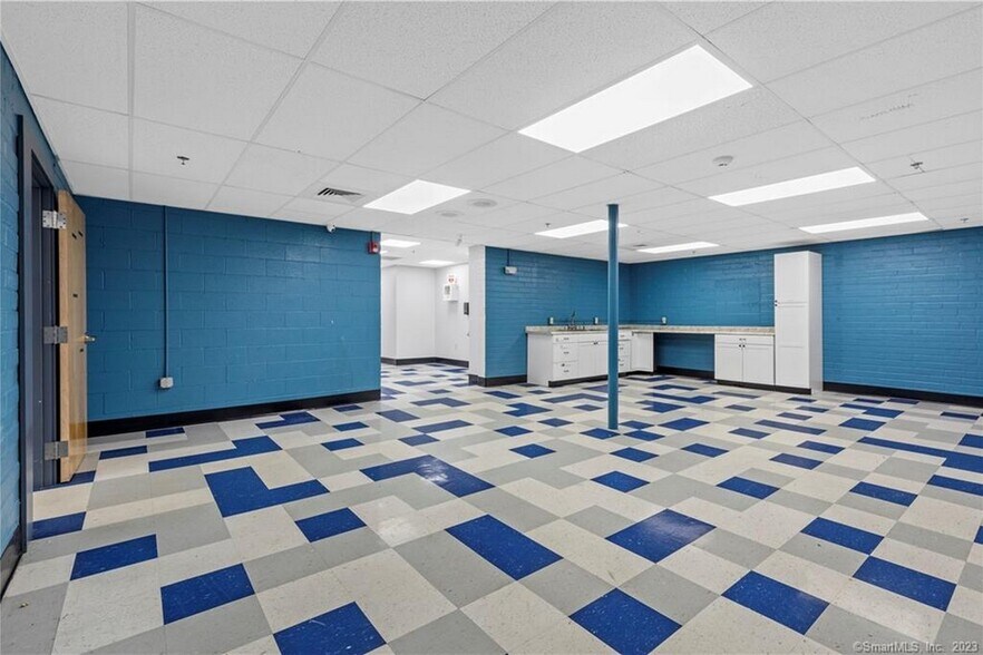 More Photos Of 192 Westbrook Rd, Essex Office For Sale