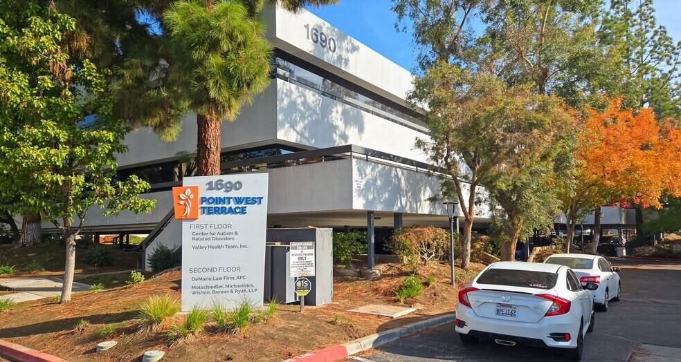 More Photos Of 1690 W Shaw Ave, Fresno Coworking Space
