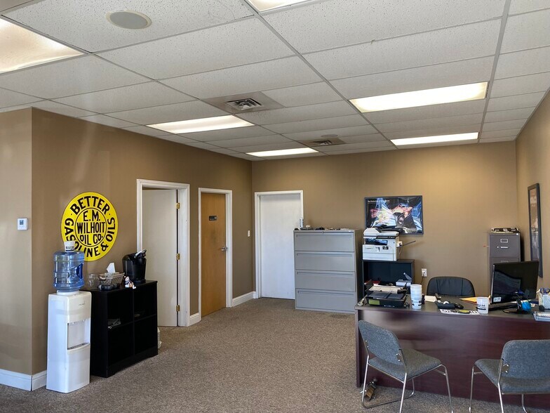 More Photos Of 1955-1959 Phelps St, Springfield Freestanding For Lease