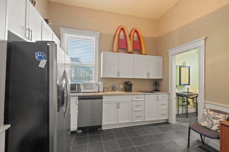More Photos Of 656 Garden St, Pensacola Office For Sale