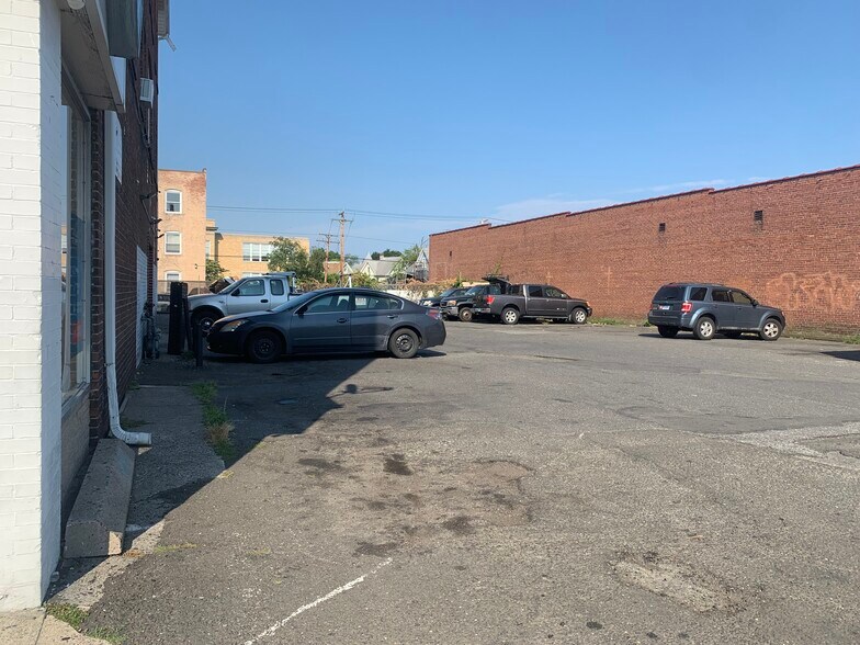 More Photos Of 2320 Main St, Bridgeport Medical For Lease