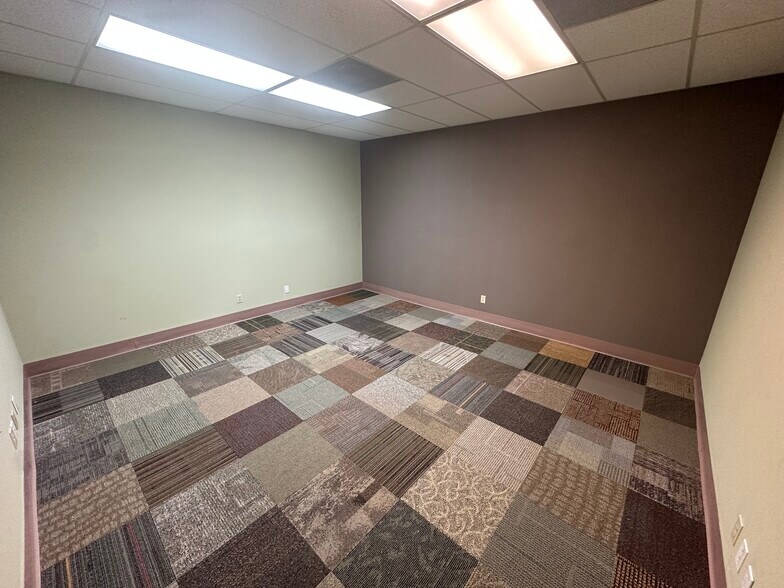 More Photos Of 9225 Ulmerton Rd, Largo Light Manufacturing For Sale