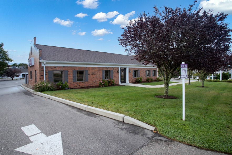 More Photos Of 54 County St, Somerset Bank For Lease