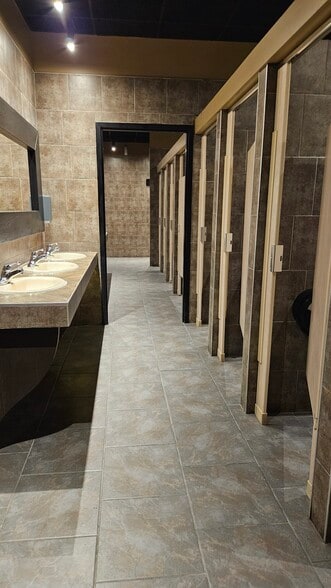 More Photos Of 53 High St, Nashua Freestanding For Lease