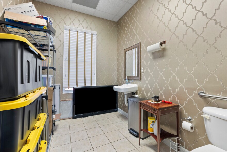 More Photos Of 103-105 Tradewynd Dr, Lynchburg Medical For Sale