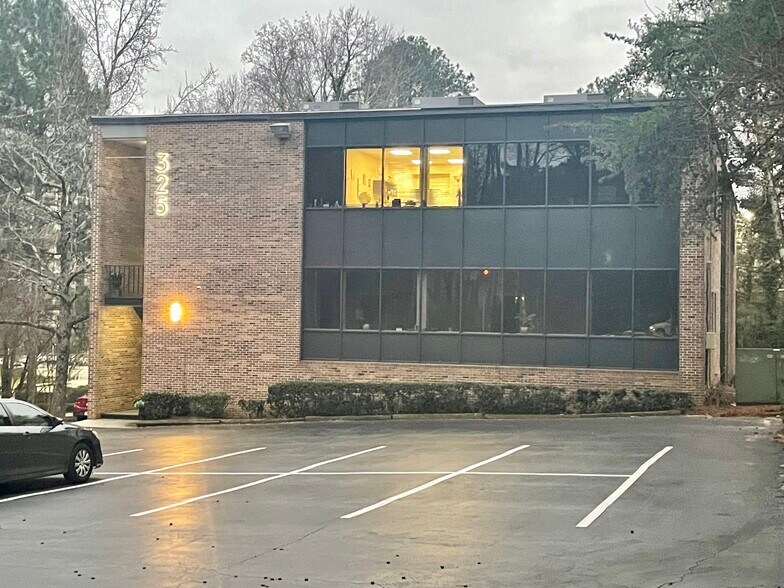 More Photos Of 325 Hammond Dr, Sandy Springs Medical For Lease