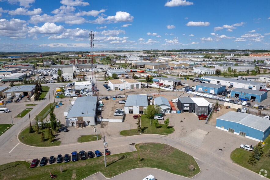 More Photos Of 48 East Lake Grn NE, Airdrie Manufacturing For Sale