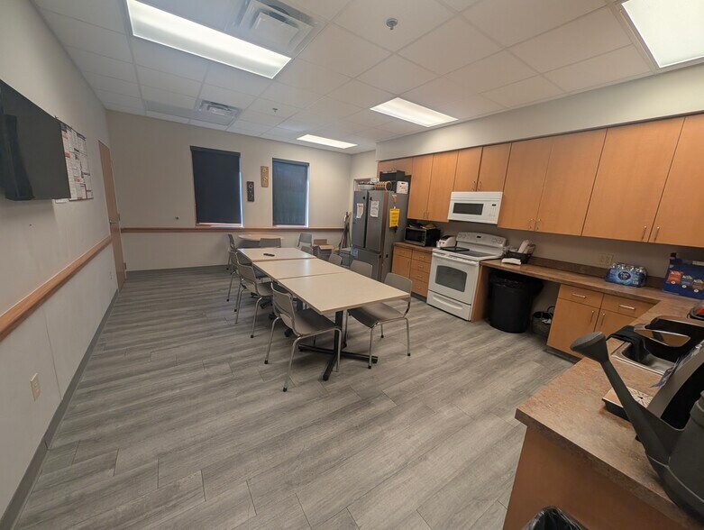 More Photos Of 5155 Pennwood Dr, Indianapolis Office For Sale