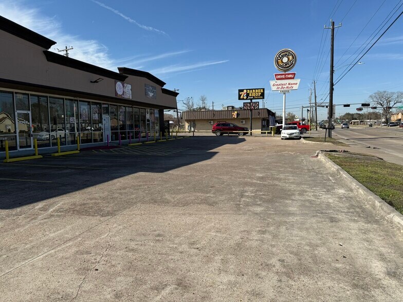 More Photos Of 834 Little York Rd, Houston Unknown For Lease
