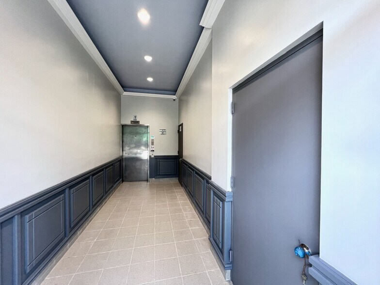 More Photos Of 1961 49th St, Long Island City Office For Lease