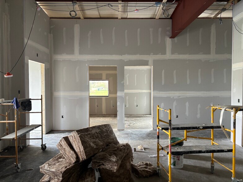 More Photos Of 354 Civic Rd, LaSalle Flex For Lease