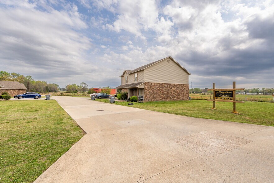 More Photos Of 1810 Hanson Dr, Lavaca Apartments For Sale