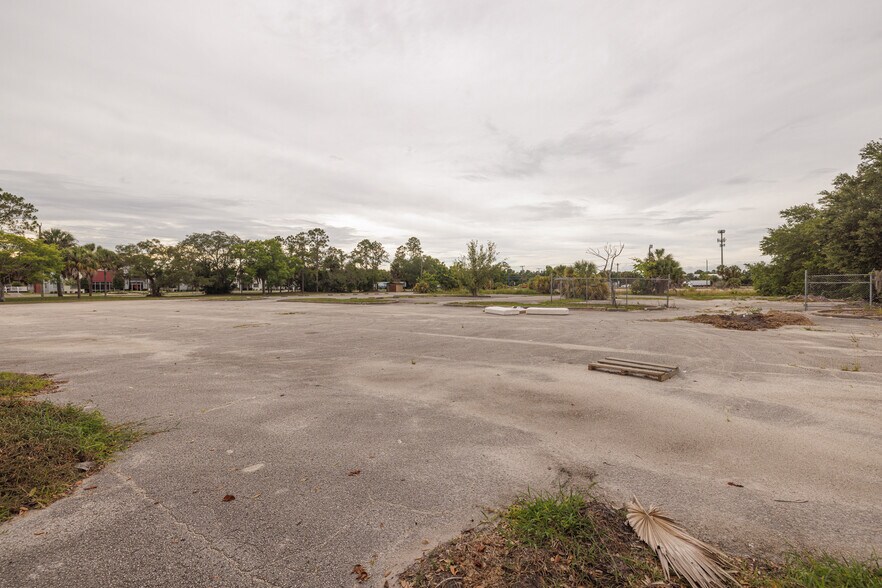 More Photos Of 3701 S Sanford Ave, Sanford Land For Lease