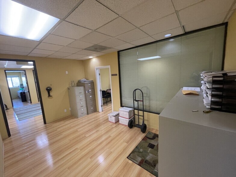 More Photos Of 20631 Ventura Blvd, Woodland Hills Office For Lease
