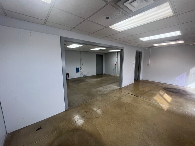 More Photos Of 4423 40th St SE, Grand Rapids Distribution For Sale