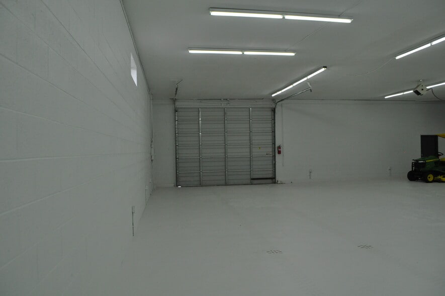 More Photos Of 4701 Hubbs Ln, Knoxville Office For Sale