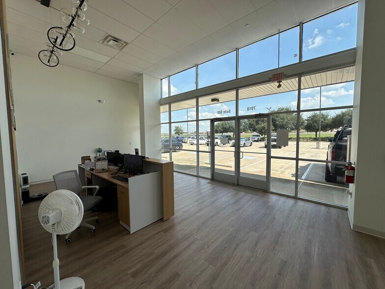 More Photos Of 7910 W Grand Parkway S, Richmond Storefront Retail Office For Lease