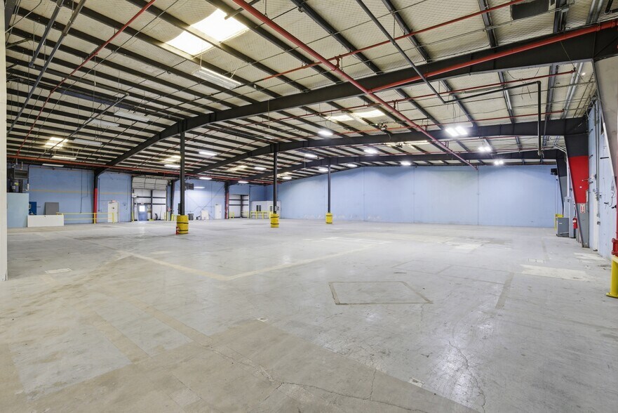 More Photos Of 1120 Commercial Blvd N, Arlington Warehouse For Lease