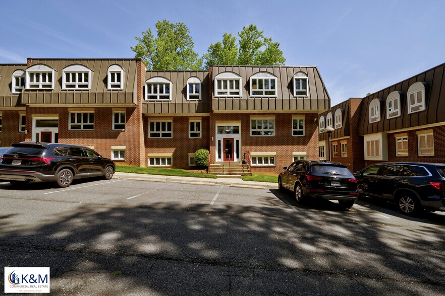 More Photos Of 10621-10623 Jones St, Fairfax Office For Sale