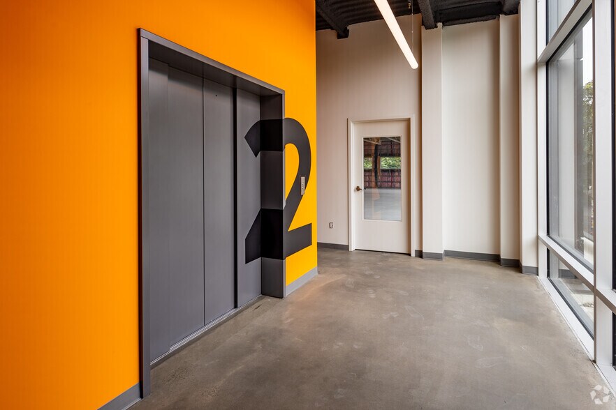 More Photos Of 3040-3050 Rue De Rouen, Montréal Office For Lease