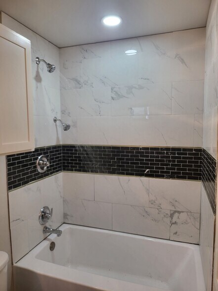 More Photos Of 213 Lake dr, Medicine Park Convenience Store For Sale