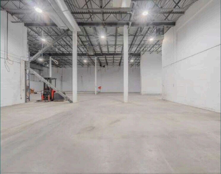 More Photos Of 9175-9225 Boul Langelier, Montréal Warehouse For Lease