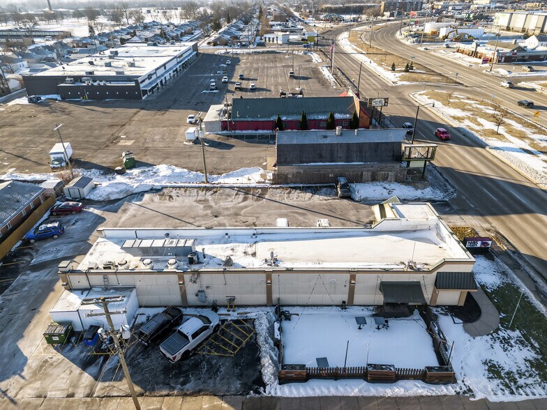 More Photos Of 3807 Fort St, Wyandotte Restaurant For Sale