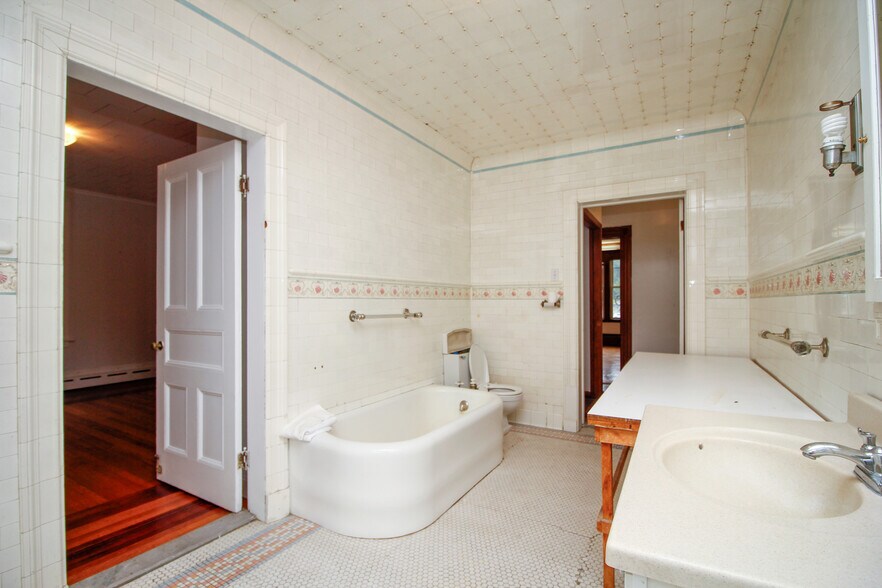 More Photos Of 417 W Blackwell St, Dover Office Residential For Sale