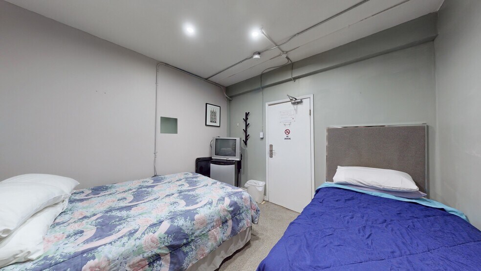 More Photos Of 137 Jarvis St, Toronto Hotel For Sale