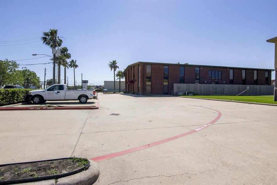 More Photos Of , Kemah Office For Sale
