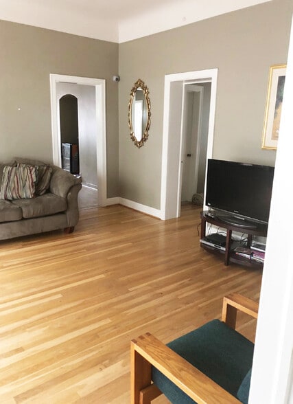 More Photos Of 111 Cass Ave, Mount Clemens Office For Sale