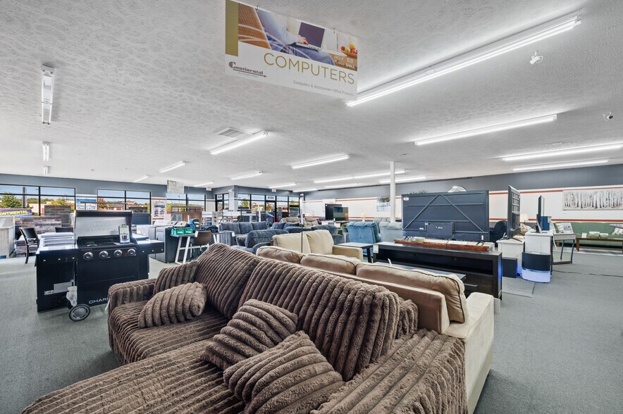 More Photos Of 8826 34 Rd, Cadillac Storefront For Sale