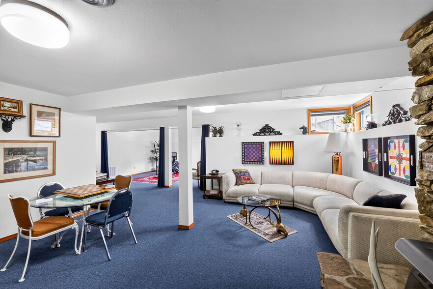 More Photos Of 420-422 Main Street St, Riggins Specialty For Sale