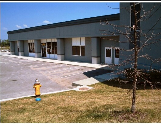More Photos Of 801 NW Commerce Dr, Lee's Summit Sports And Entertainment For Sale